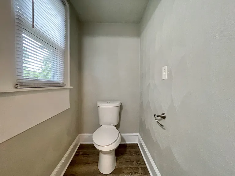 113 E 39th St #2 — Photo 27