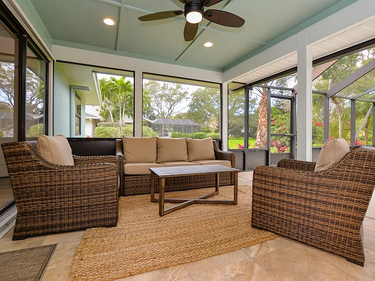 2411 NE Pinecrest Lakes Blvd — Photo 30