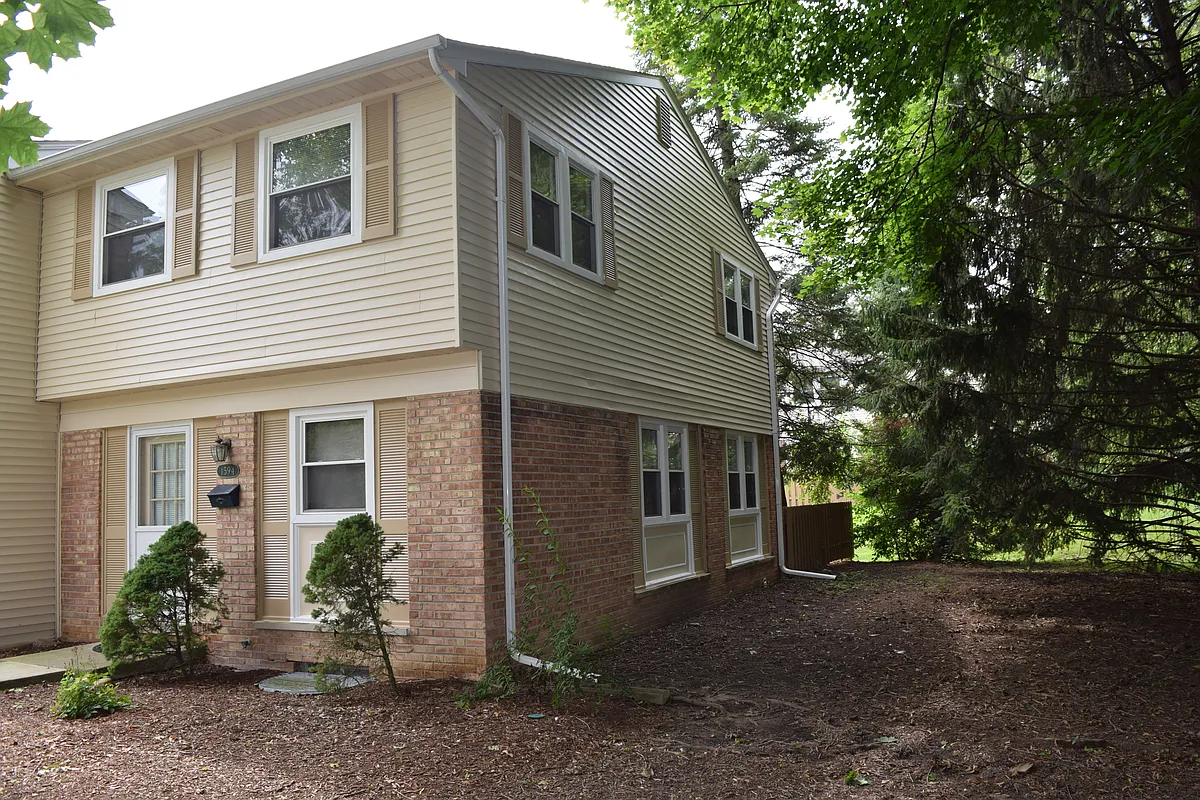 Building Photo - 1594 Brentwood Dr