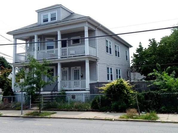 598 Admiral St, Providence, RI 02908