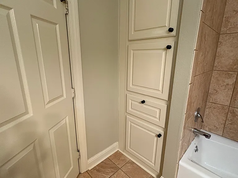 744 Columbia St #B — Photo 3