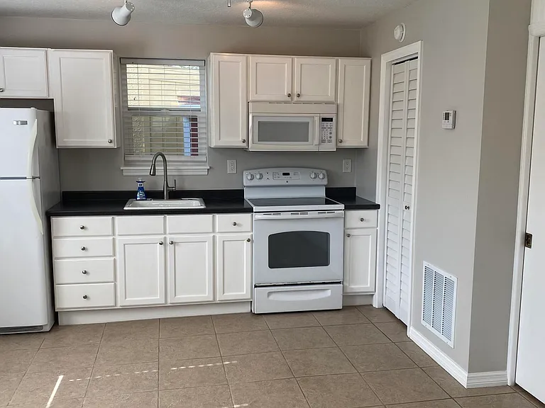 914 N Wild Olive Ave #910 — Photo 9