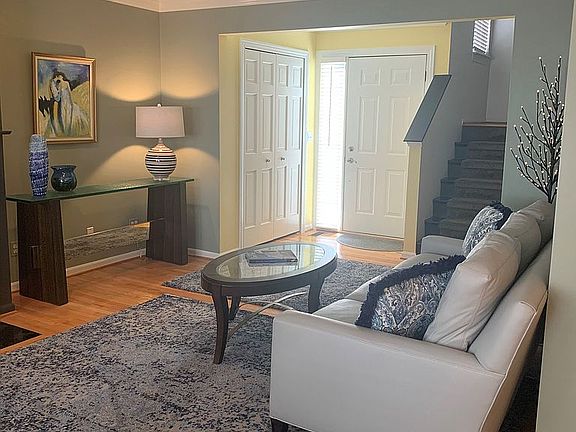 Living Room:  Staircase