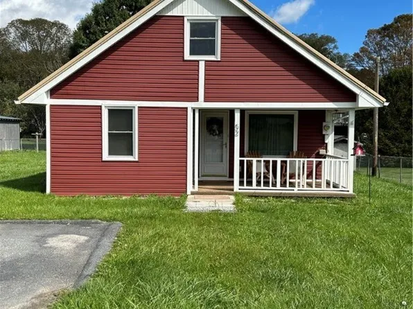 52 Iredell Street, Linville, NC 28646