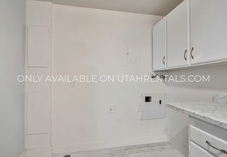 961 S 190 W — Photo 14