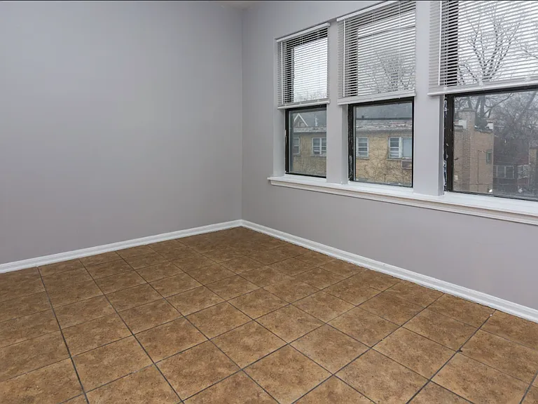 228 N Pine Ave #1E — Photo 6