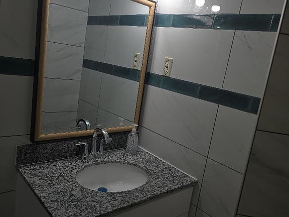 5th image of 502 Benjamin St #502
