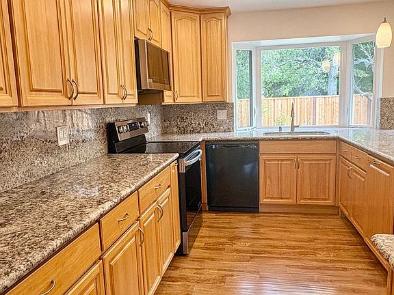 5th image of 1041 Mount Carmel Dr