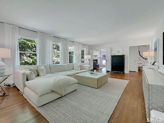 5th image of 6 Stoneleigh Square