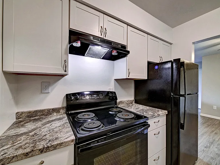 Highland Club Apartments — Photo 12