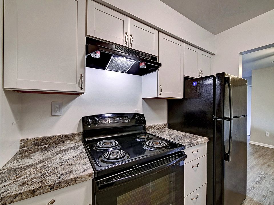 1st image of 20 Eastview Dr #2-5