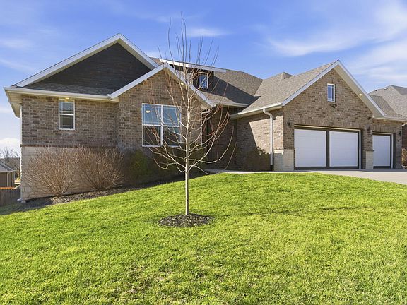 5th image of 727 S Hickory Drive