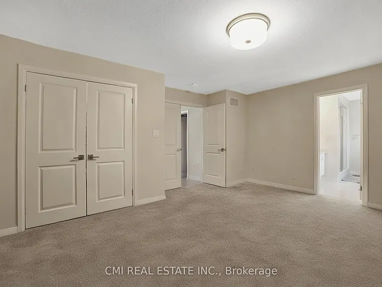 3742 Sunbank Cres — Photo 25