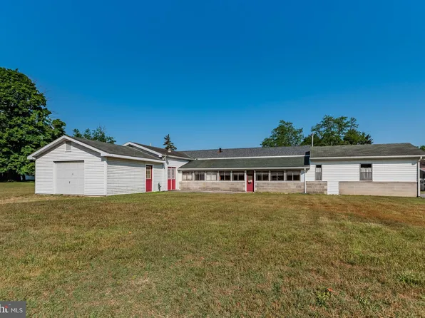32 East St, Mount Holly Springs, PA 17065