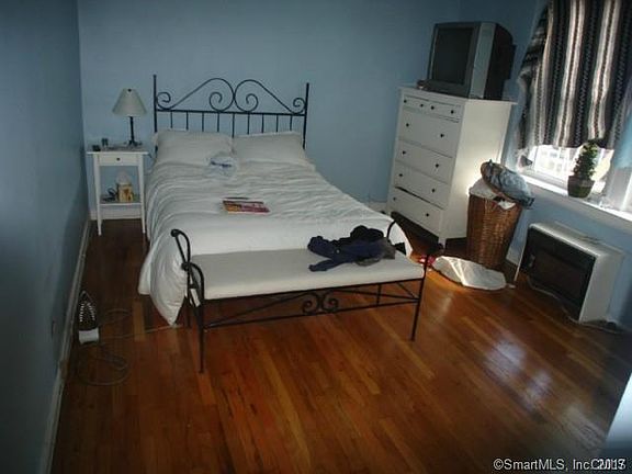 5th image of 128 Woodside Grn APT 2A
