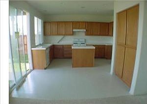 4th image of 29290 Castlewood Dr