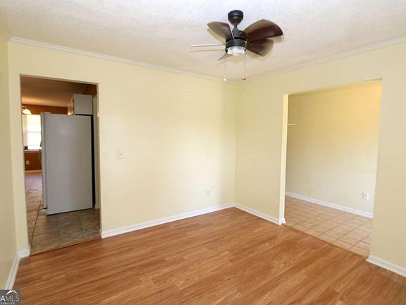 4th image of 2352 Rowe St