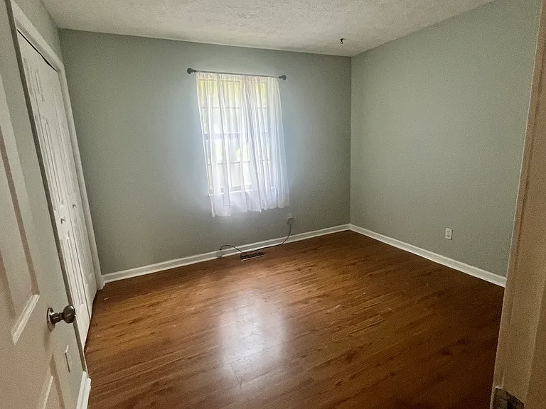 211 Hayter Dr — Photo 26