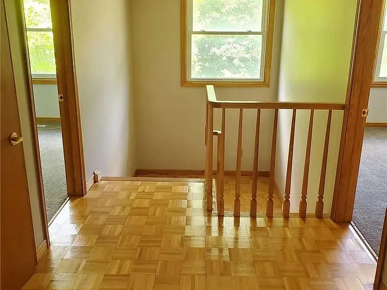 598 Middlewoods Dr — Photo 15