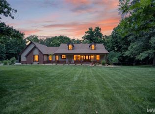 3879 Ridgefield Farms Dr, Defiance, MO 63341