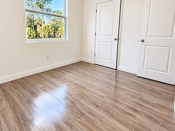 4th image of 5020 Myrtlewood Rd