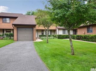 26 Ashley Cir, Commack, NY 11725