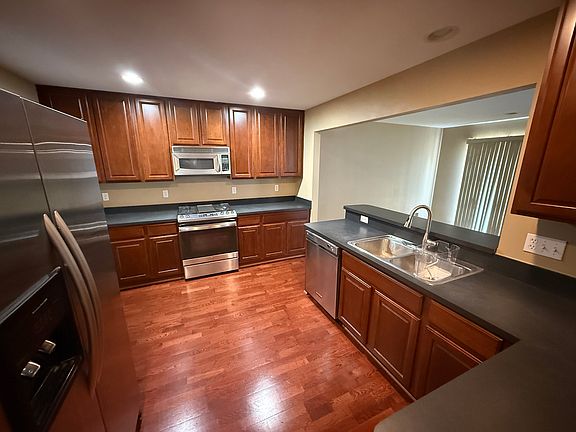3rd image of 163 S Vista