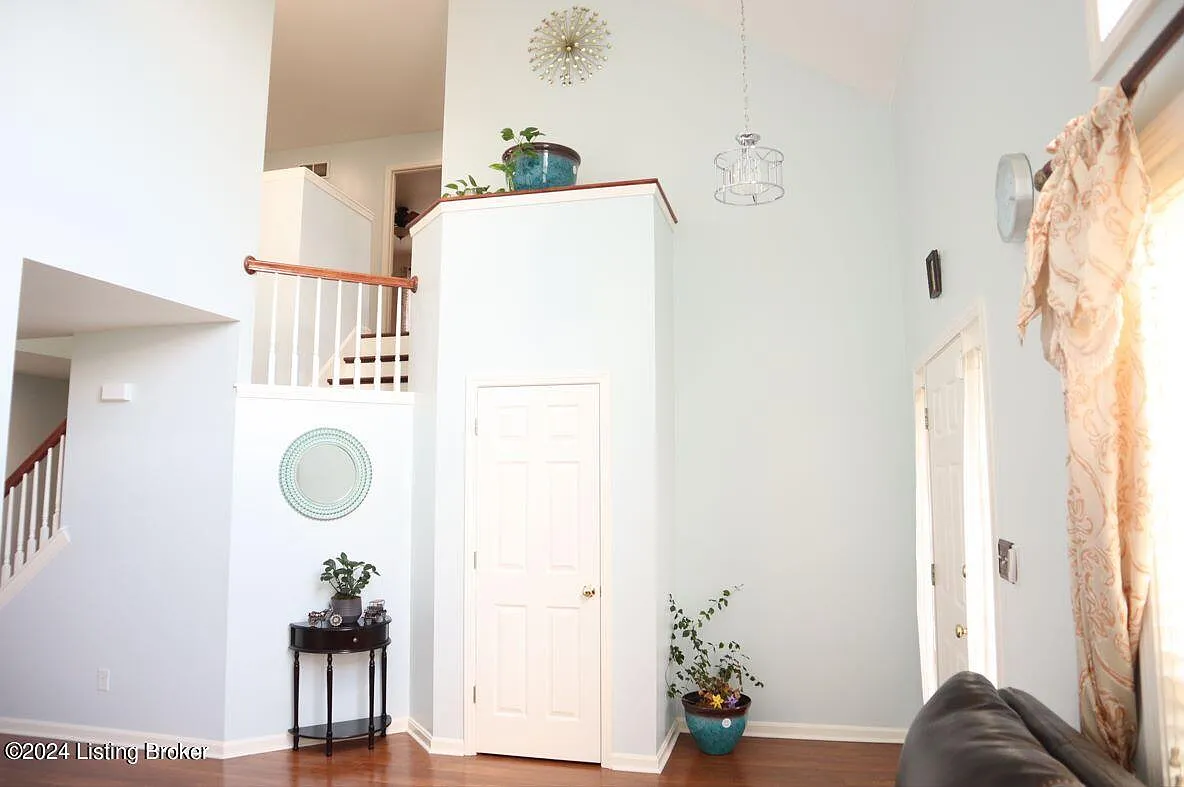 4 bed, 2.5 bath, 2309 sqft, $2,850 — Photo 4