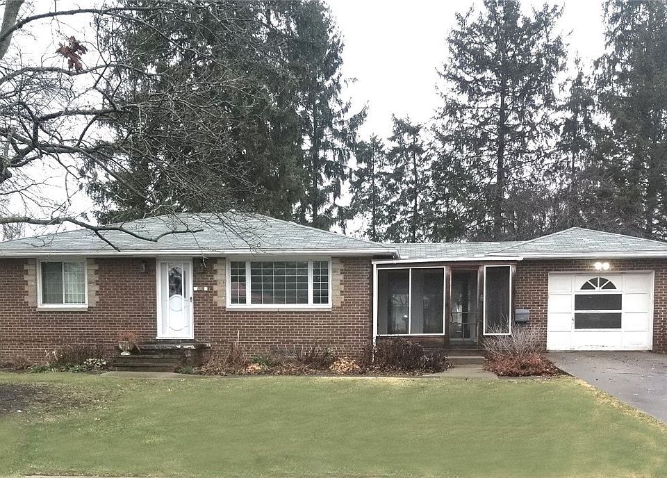 1st image of 229 Notre Dame Ave