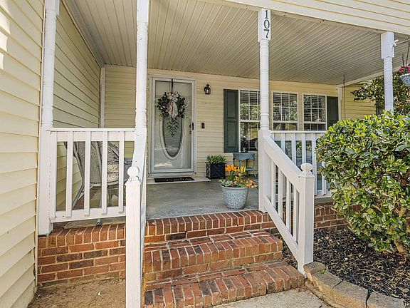 3rd image of 107 Lakeview Dr