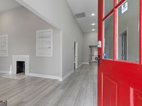 5th image of 1471 Jackson St