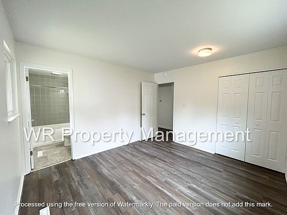 3rd image of 7076 Middlebury Dr