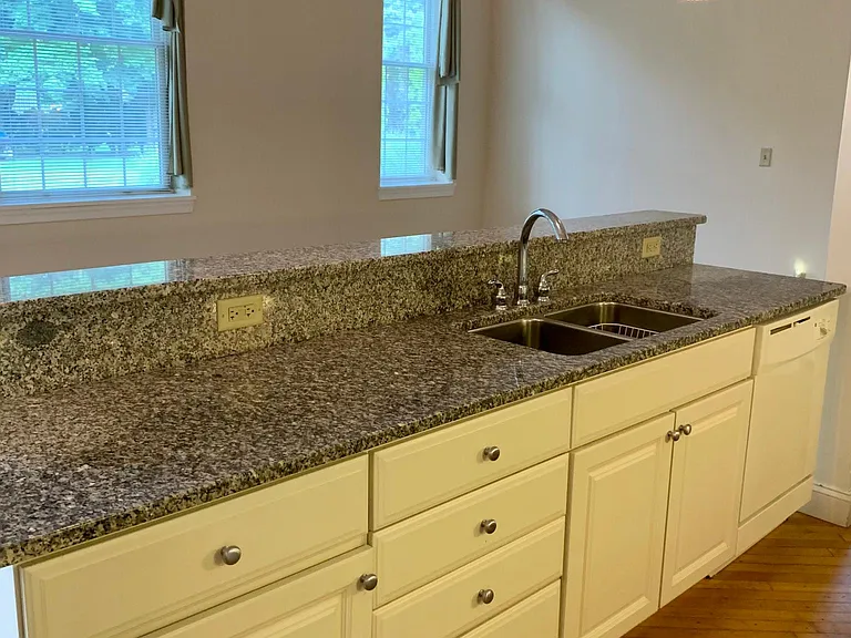 105 N King St — Photo 10