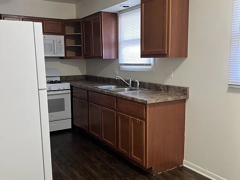 1832 Joppa Ave — Photo 3