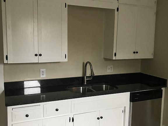 4th image of 891 Rose Ave E #1