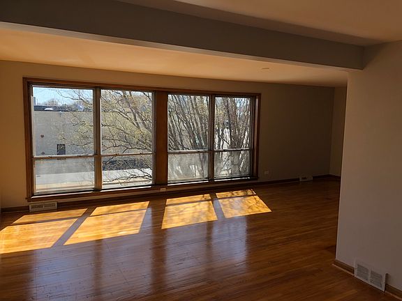 5th image of 6816 N Hamlin Ave #2