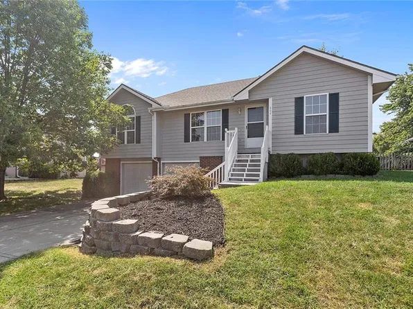 207 E 21st Ter, Kearney, MO 64060