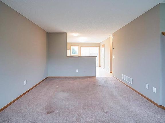 5th image of 4821 Elm Dr N Unit 7