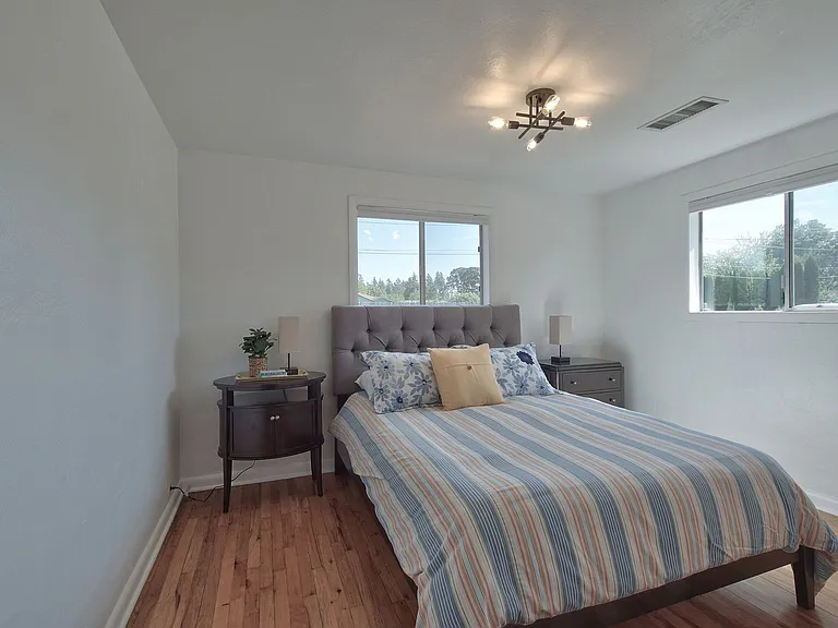 1328 NE 9th Ave — Photo 11