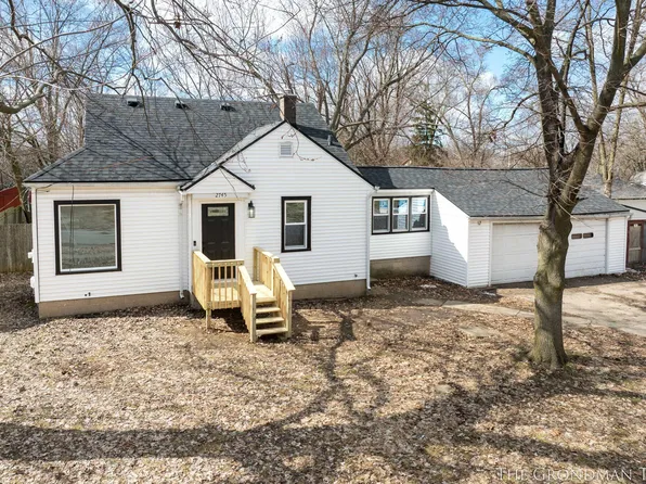 2745 Tennyson Dr SW, Wyoming, MI 49509