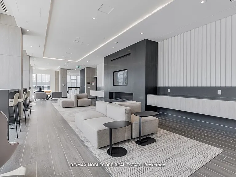 357 King St W #3409 — Photo 17