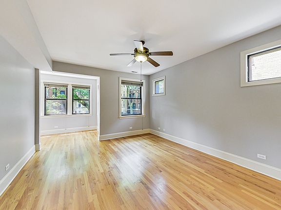 3rd image of 7633 N Greenview Ave APT 1W