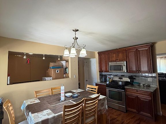 5th image of 8079 Catawba Ln