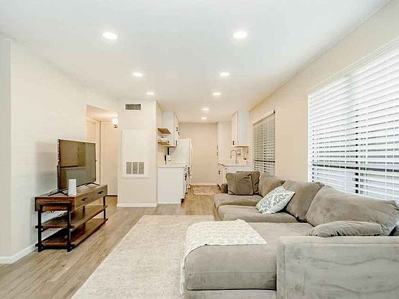 2nd image of 101 Stratford St #121