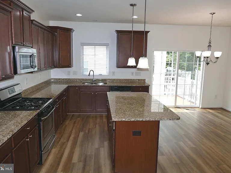 7706 Gaston Pl — Photo 6