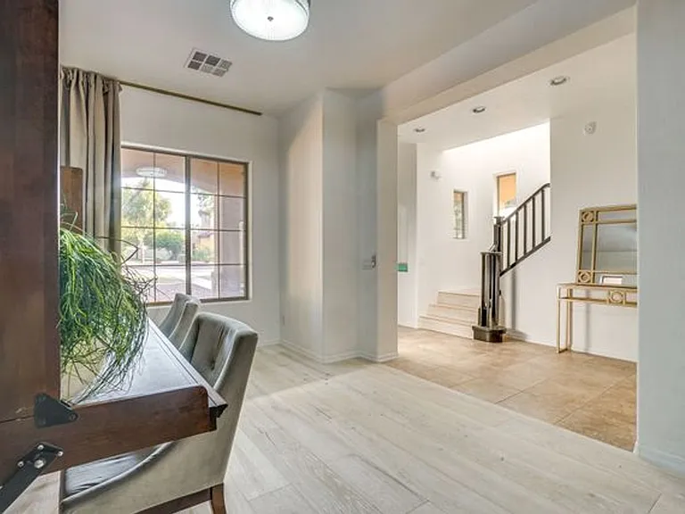 845 W Village Pkwy — Photo 8