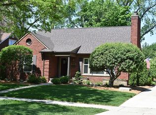 1251 Paget Ct, Grosse Pointe Woods, MI 48236