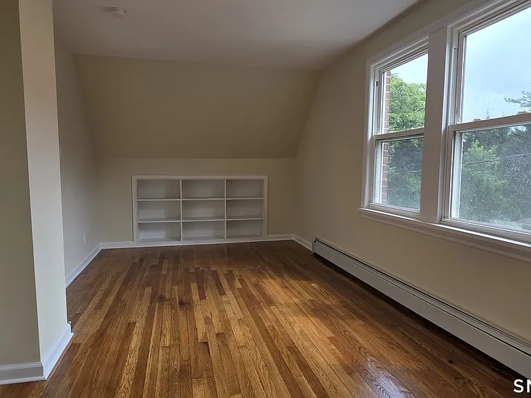 782 Center St — Photo 18