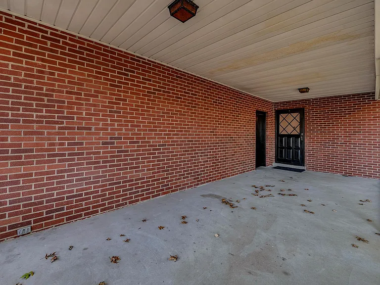 106 Litton Hts — Photo 45