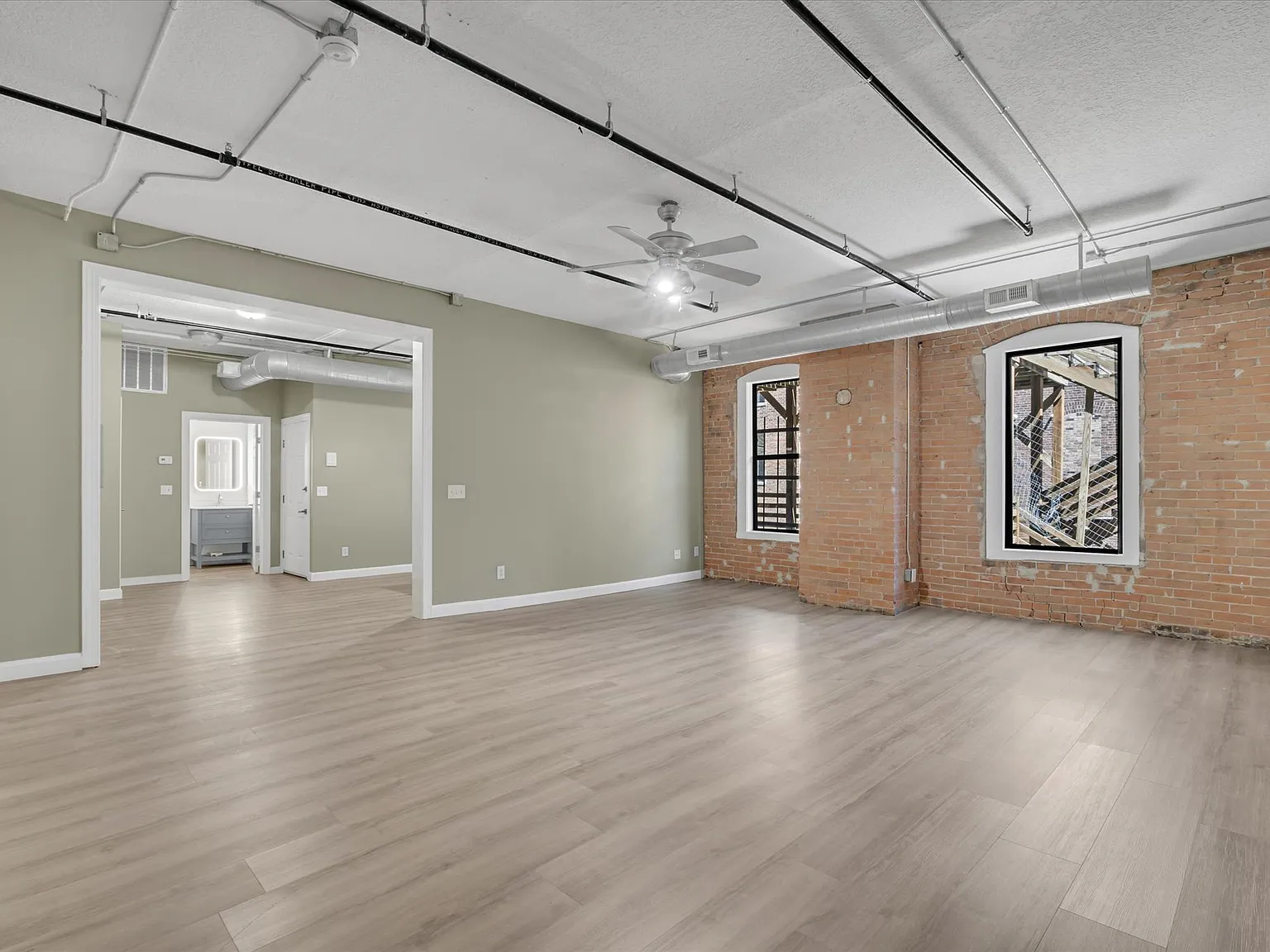 Studio, 1000 sqft, $1,100 — Photo 4